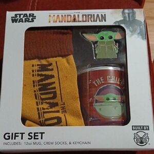 Star Wars The Mandalorian Yellow and Brown Crew Socks Gift Set